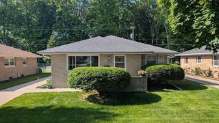 3235 E Denton AVENUE, Saint Francis, WI 53235