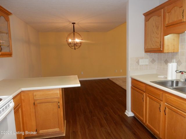 263 Woodlake Dr, Mt Washington, KY 40047