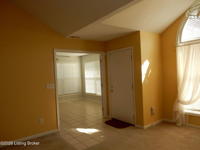 263 Woodlake Dr, Mt Washington, KY 40047