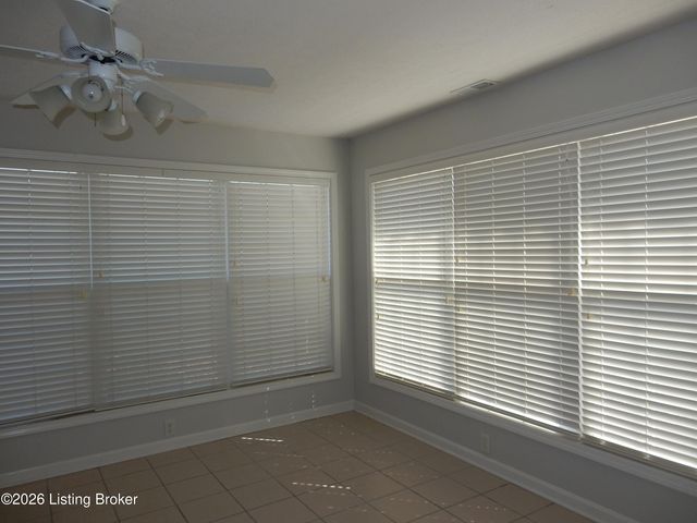 263 Woodlake Dr, Mt Washington, KY 40047