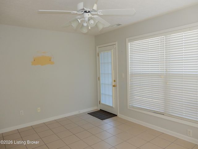 263 Woodlake Dr, Mt Washington, KY 40047