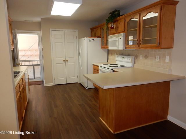 263 Woodlake Dr, Mt Washington, KY 40047