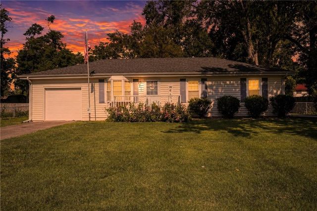 205 Hostetter Street, Buckner, MO 64016
