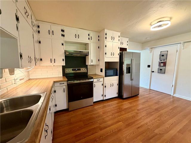 205 Hostetter Street, Buckner, MO 64016