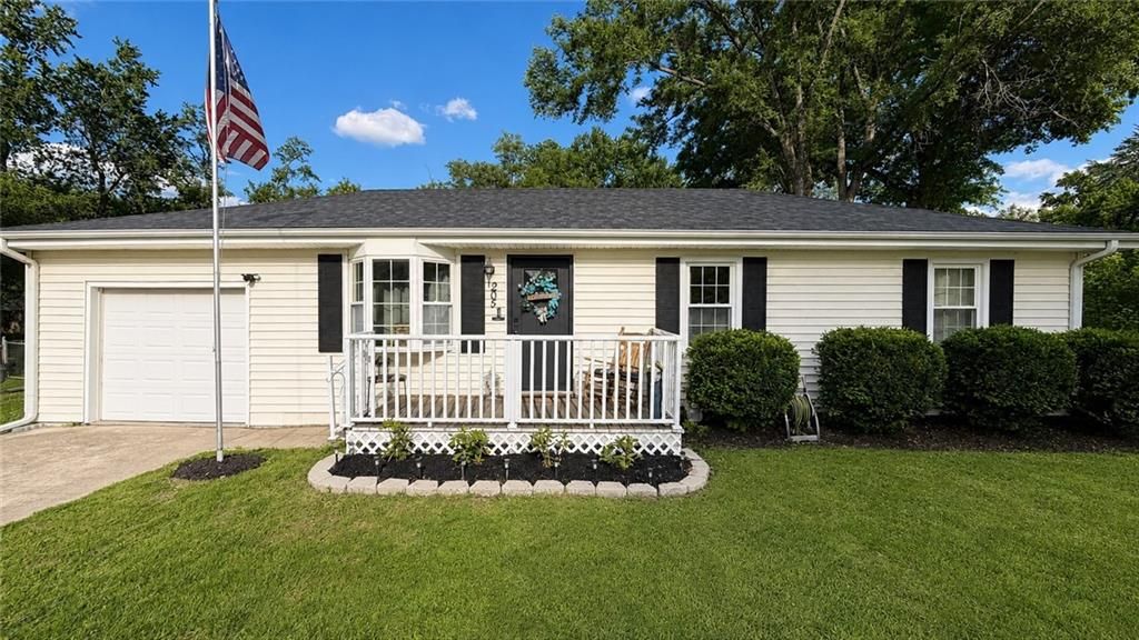 205 Hostetter Street, Buckner, MO 64016
