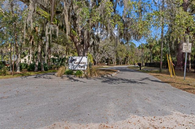 35 CAPTAINS COVE ROAD, Inglis, FL 34449