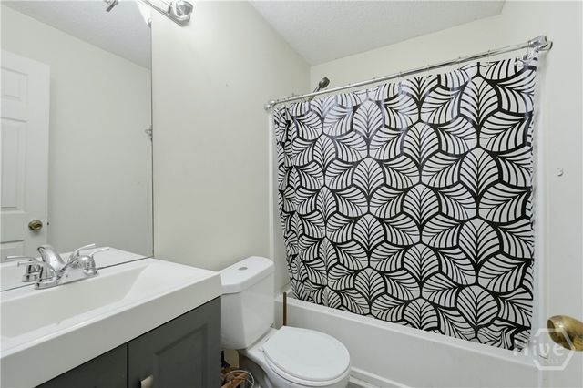 7106 Oakwood Circle, Rex, GA 30273