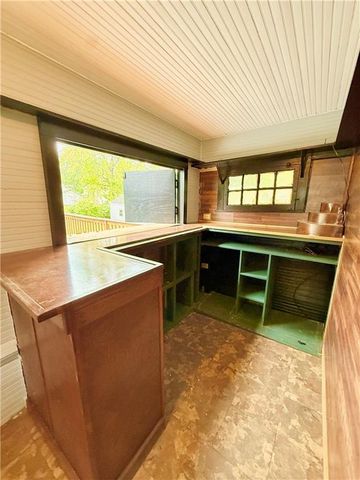 541 W 2ND Street, Maryville, MO 64468