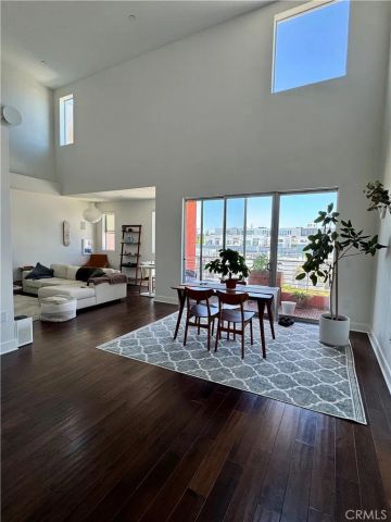 4211 Redwood Avenue 408, Los Angeles, CA 90066