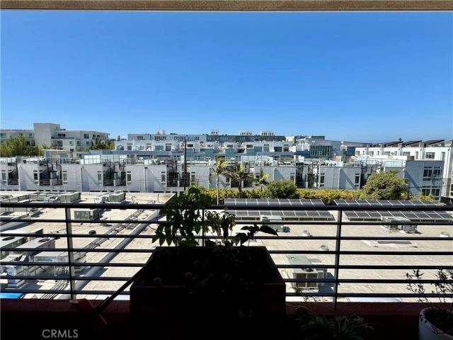 4211 Redwood Avenue 408, Los Angeles, CA 90066