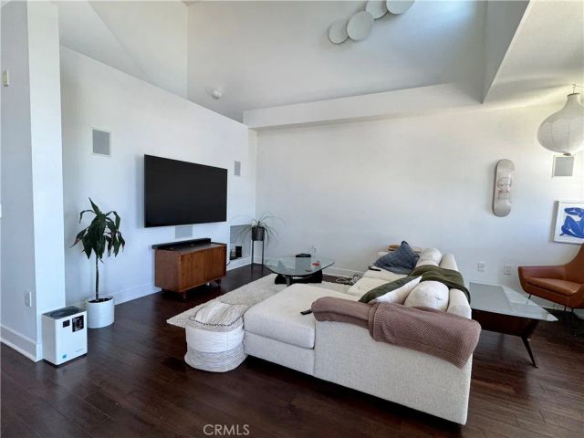 4211 Redwood Avenue 408, Los Angeles, CA 90066