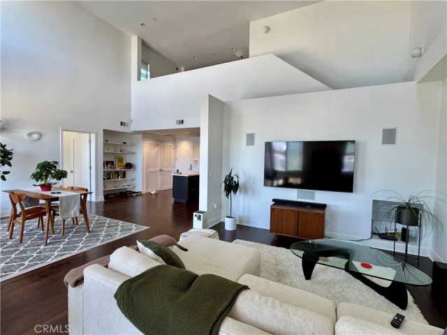 4211 Redwood Avenue 408, Los Angeles, CA 90066