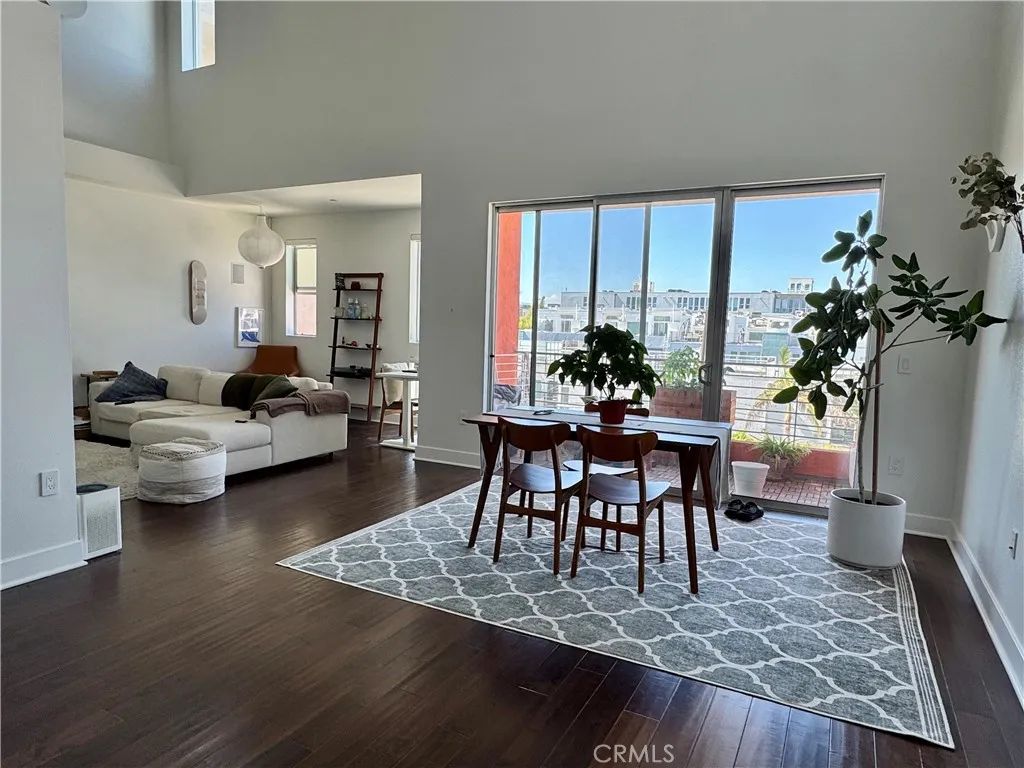 4211 Redwood Avenue 408, Los Angeles, CA 90066