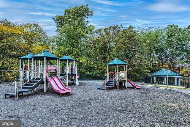 4040 FAIRFAX CENTER HUNT TRL, Fairfax, VA 22030