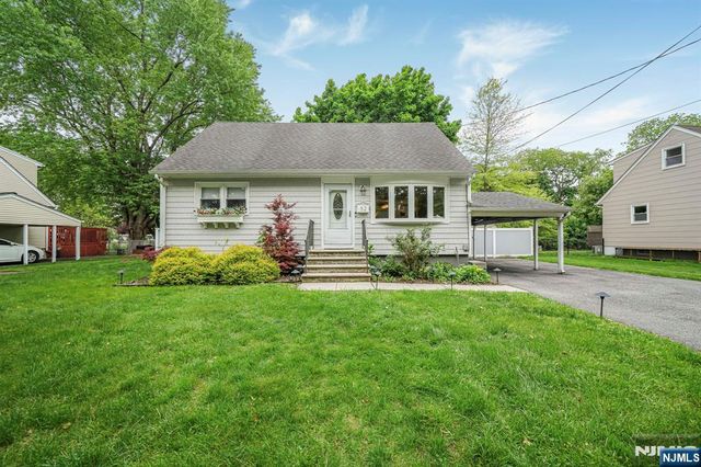 52 Barbara Drive, Pompton Lakes, NJ 07442