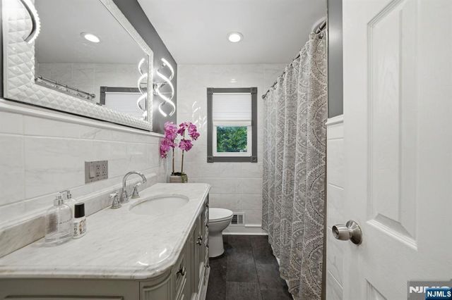 52 Barbara Drive, Pompton Lakes, NJ 07442