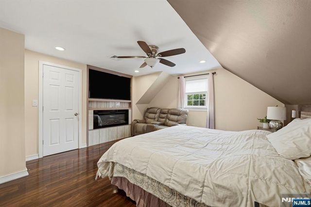 52 Barbara Drive, Pompton Lakes, NJ 07442