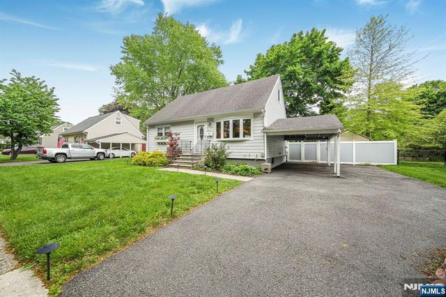 52 Barbara Drive, Pompton Lakes, NJ 07442