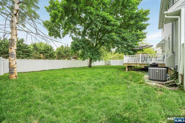 52 Barbara Drive, Pompton Lakes, NJ 07442