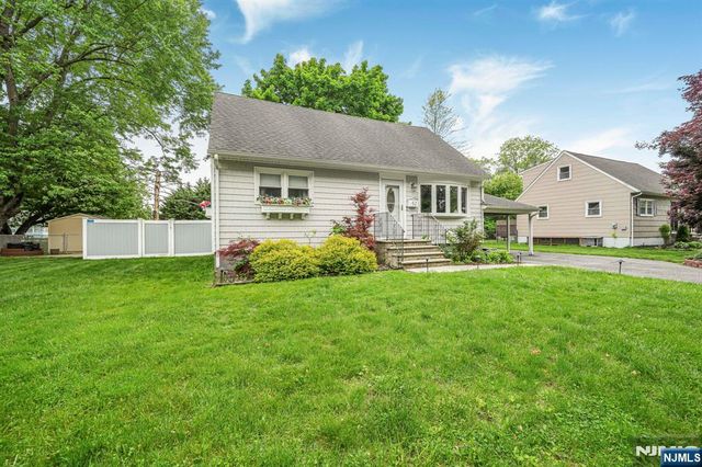 52 Barbara Drive, Pompton Lakes, NJ 07442