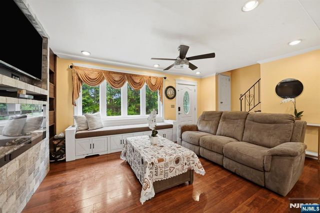 52 Barbara Drive, Pompton Lakes, NJ 07442