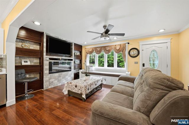 52 Barbara Drive, Pompton Lakes, NJ 07442
