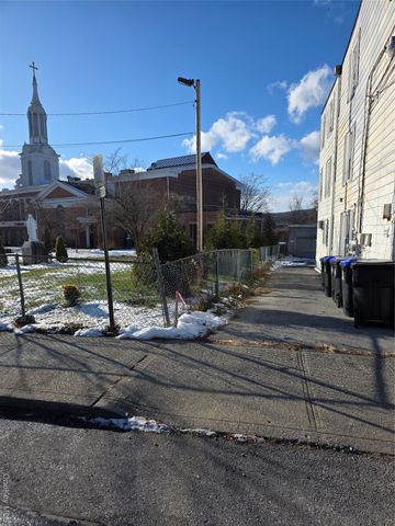 18 Davis Street, Poughkeepsie, NY 12601