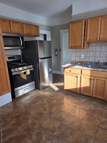 18 Davis Street, Poughkeepsie, NY 12601