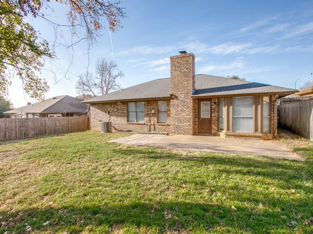 209 Ginger Lane, Euless, TX 76039