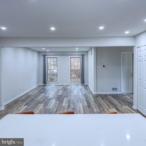 10321 HAMPSHIRE GREEN AVE, Fairfax, VA 22032