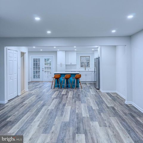 10321 HAMPSHIRE GREEN AVE, Fairfax, VA 22032