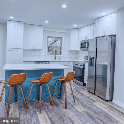 10321 HAMPSHIRE GREEN AVE, Fairfax, VA 22032