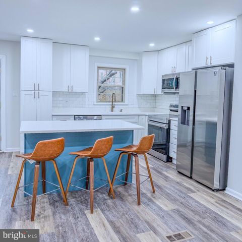 10321 HAMPSHIRE GREEN AVE, Fairfax, VA 22032