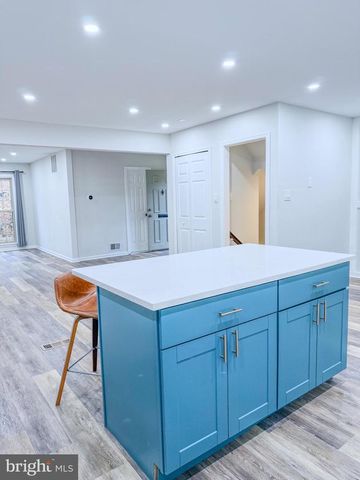 10321 HAMPSHIRE GREEN AVE, Fairfax, VA 22032