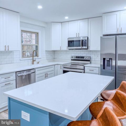 10321 HAMPSHIRE GREEN AVE, Fairfax, VA 22032