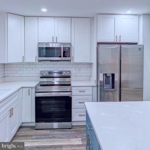 10321 HAMPSHIRE GREEN AVE, Fairfax, VA 22032