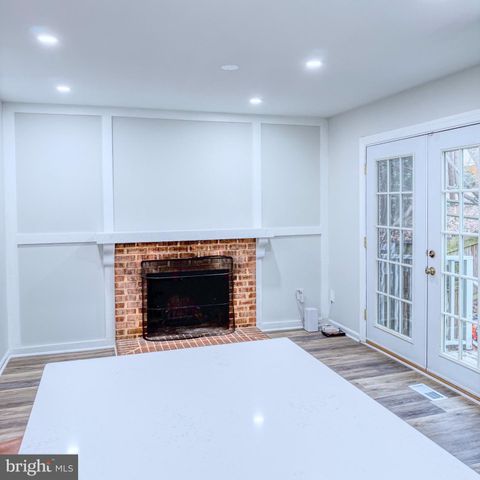 10321 HAMPSHIRE GREEN AVE, Fairfax, VA 22032