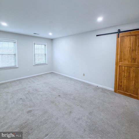 10321 HAMPSHIRE GREEN AVE, Fairfax, VA 22032