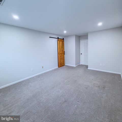 10321 HAMPSHIRE GREEN AVE, Fairfax, VA 22032