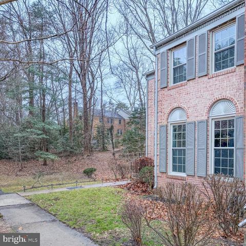 10321 HAMPSHIRE GREEN AVE, Fairfax, VA 22032