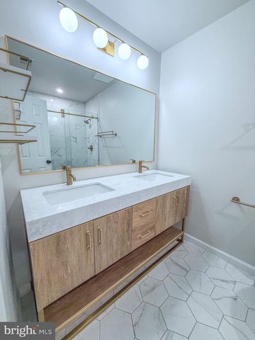 10321 HAMPSHIRE GREEN AVE, Fairfax, VA 22032