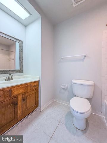 10321 HAMPSHIRE GREEN AVE, Fairfax, VA 22032