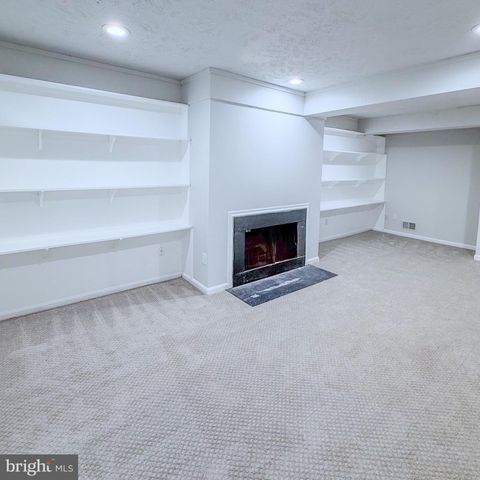 10321 HAMPSHIRE GREEN AVE, Fairfax, VA 22032