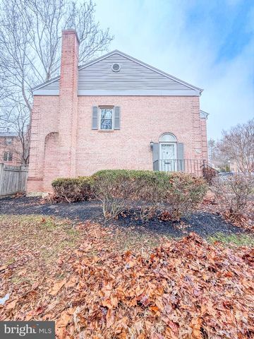 10321 HAMPSHIRE GREEN AVE, Fairfax, VA 22032