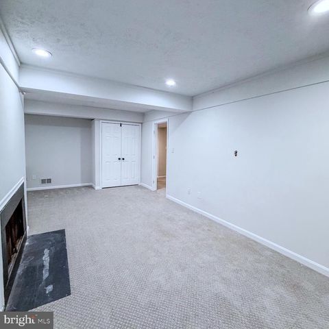 10321 HAMPSHIRE GREEN AVE, Fairfax, VA 22032