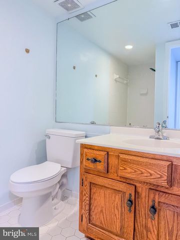 10321 HAMPSHIRE GREEN AVE, Fairfax, VA 22032