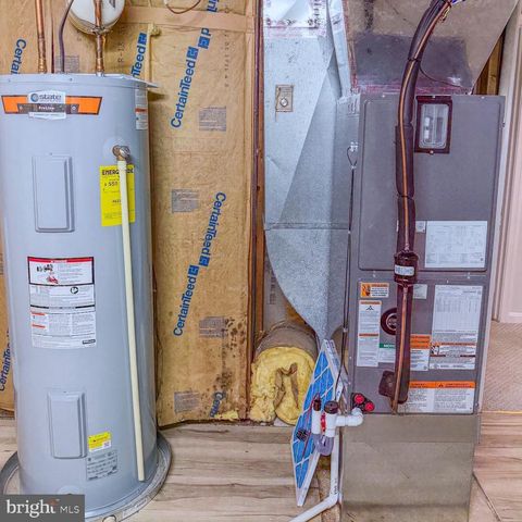 10321 HAMPSHIRE GREEN AVE, Fairfax, VA 22032