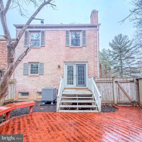 10321 HAMPSHIRE GREEN AVE, Fairfax, VA 22032