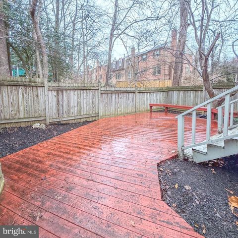 10321 HAMPSHIRE GREEN AVE, Fairfax, VA 22032