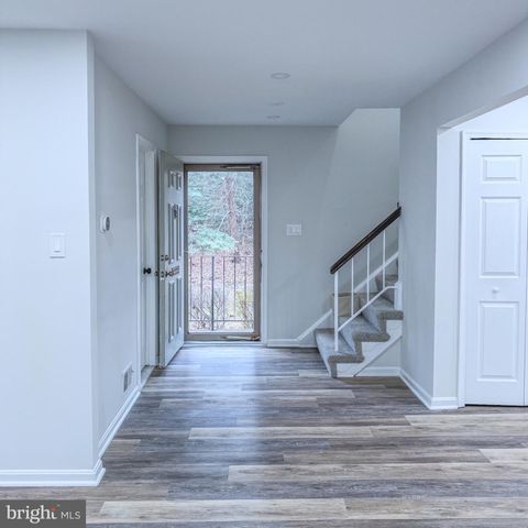 10321 HAMPSHIRE GREEN AVE, Fairfax, VA 22032